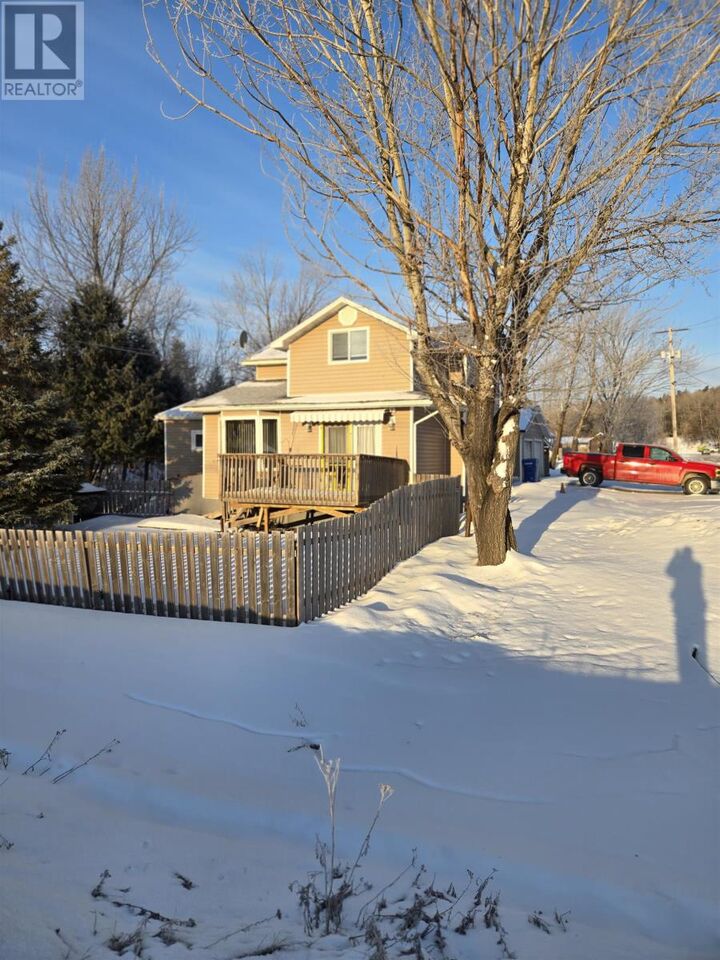 Property Photo:  1 Gerald St  ON P9N 4H9 