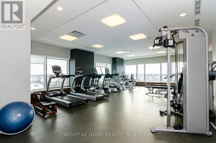 Property Photo:  2560 Eglinton Avenue West 702  ON L5M 0Y3 