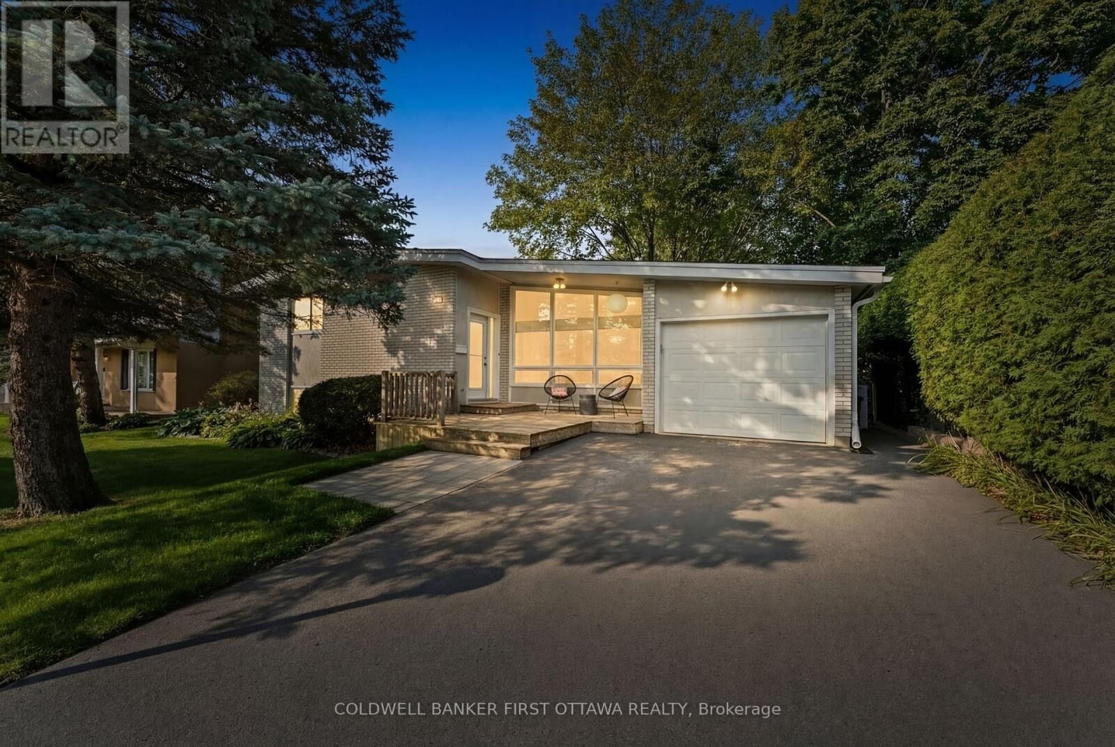 Photo de la propriété:  4 Alderbrook Drive  ON K2H 5W5 