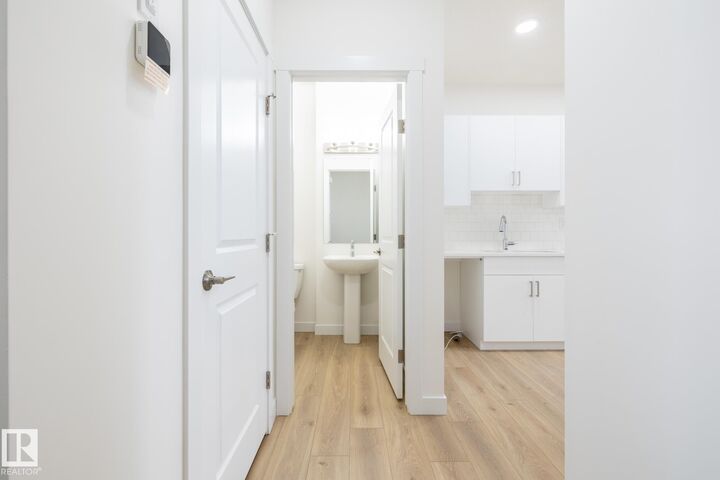 Property Photo: 7110 Keswick Common SW 50 AB T6W 5P7