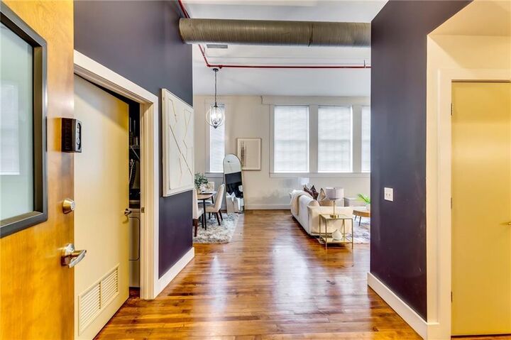 Property Photo:  600 College Street 101  GA 30354 