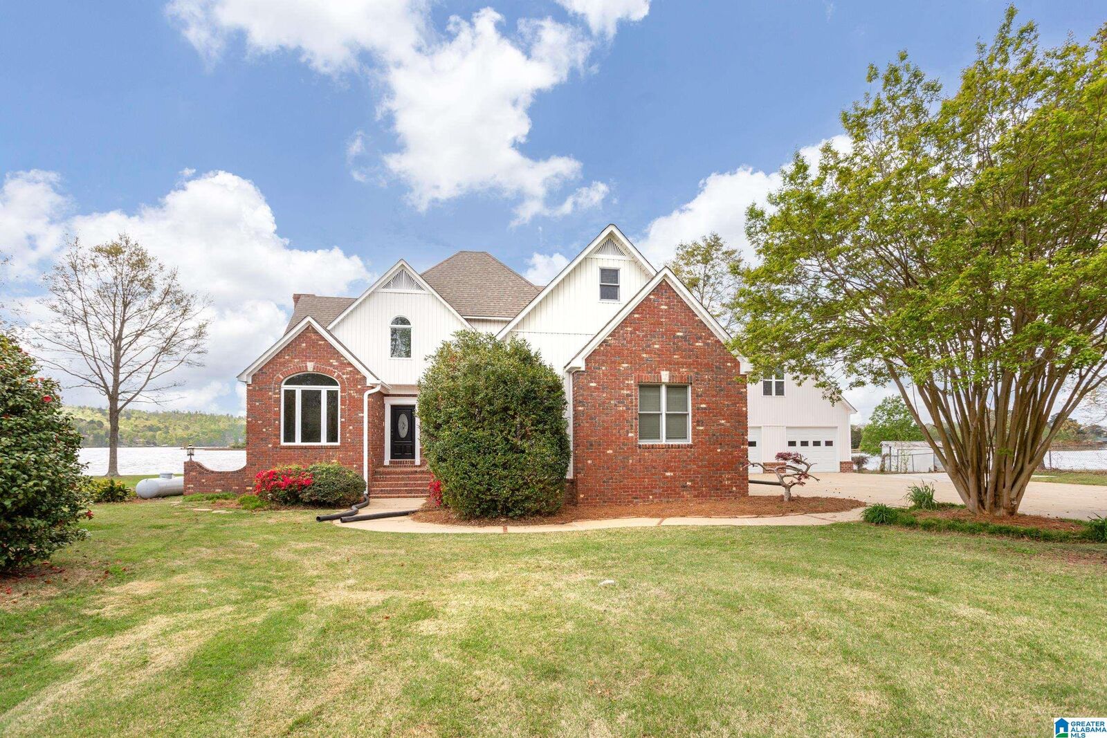 Property Photo: 4720 Grant Drive AL 35907