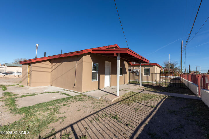 Property Photo:  1220 W Hall Avenue  NM 88005 