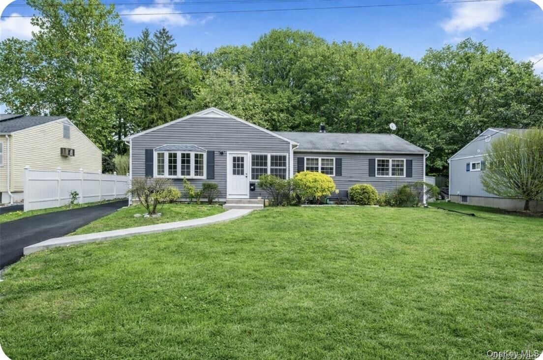 Property Photo:  16 Meadow Road  NY 10548 