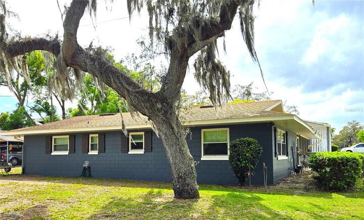 Property Photo:  506 E Gottsche Avenue  FL 32726 
