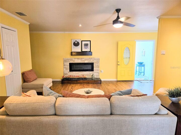 Property Photo:  506 E Gottsche Avenue  FL 32726 