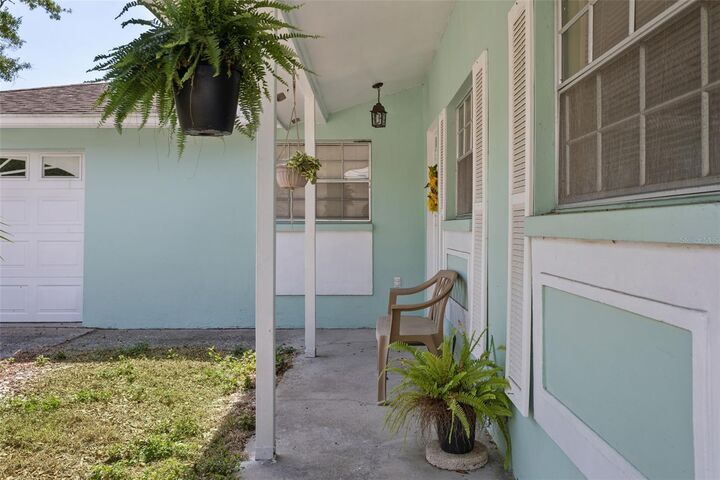 Property Photo:  502 Avocado Circle  FL 33510 