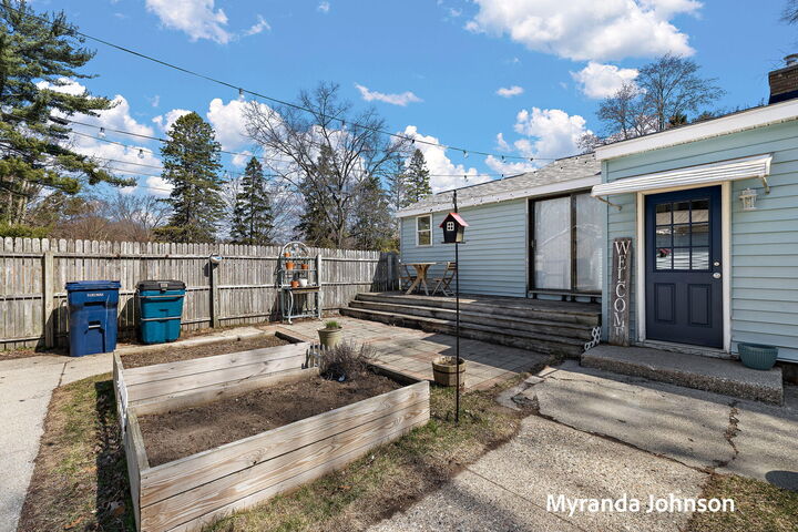 Property Photo:  4263 S Quarterline Road  MI 49444 