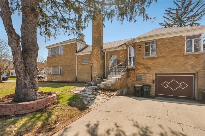 Property Photo:  6956 N Kenton Avenue  IL 60712 