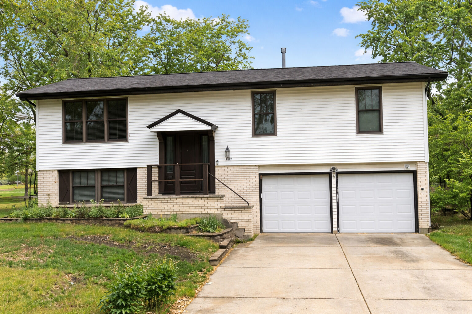 Property Photo:  