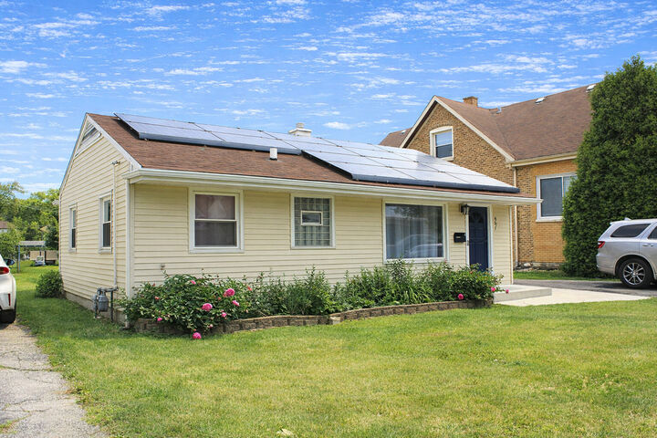 Property Photo:  4627 Custer Avenue  IL 60534 