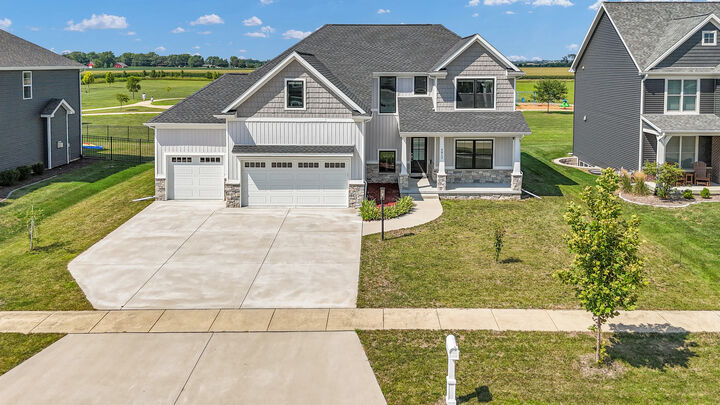 Property Photo:  4812 Oakdale Drive  IL 61822 