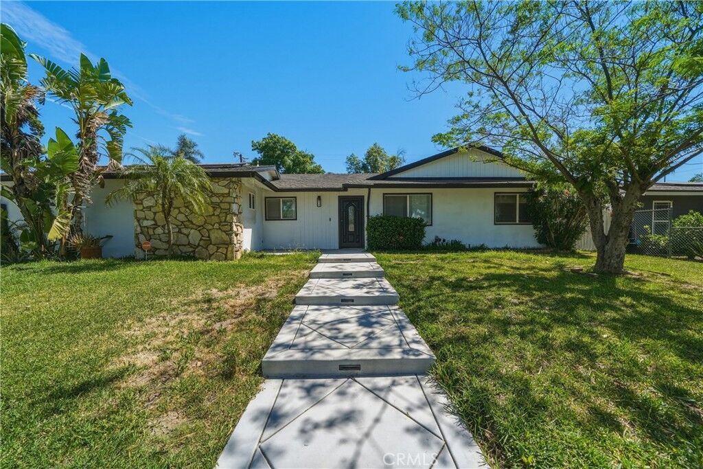 Property Photo:  1365 N Chestnut  CA 92376 