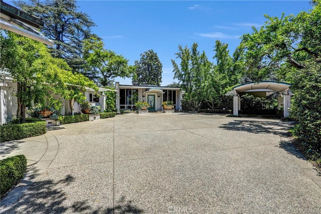 Property Photo: 935 Hillcrest CA 91106