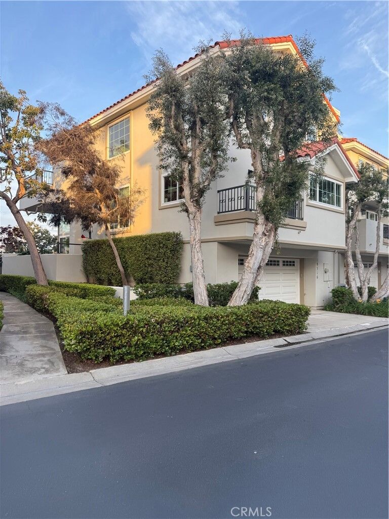 Property Photo:  19316 Sawgrass  CA 92648 
