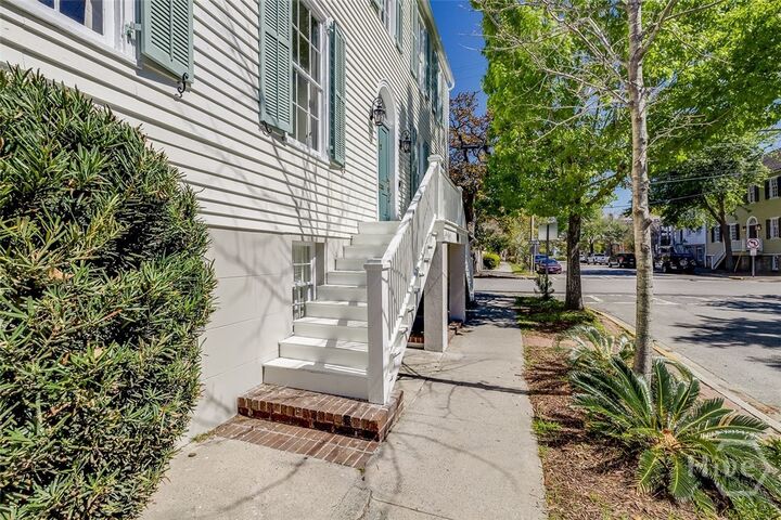 Property Photo:  424 E President Street  GA 31401 