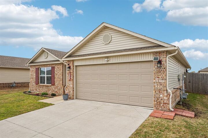 Property Photo:  1905 Mason Lane  OK 73127 