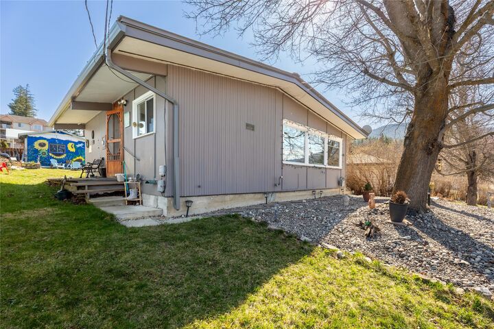 Property Photo:  330 6 Street  BC V1E 4E8 