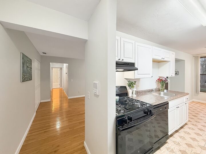 Property Photo:  2 Shrewsbury Green Dr F  MA 01545 