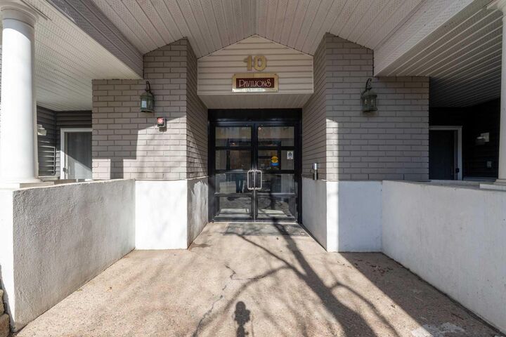 Property Photo:  10 Sierra Morena Mews SW 311  AB T3H 3K5 