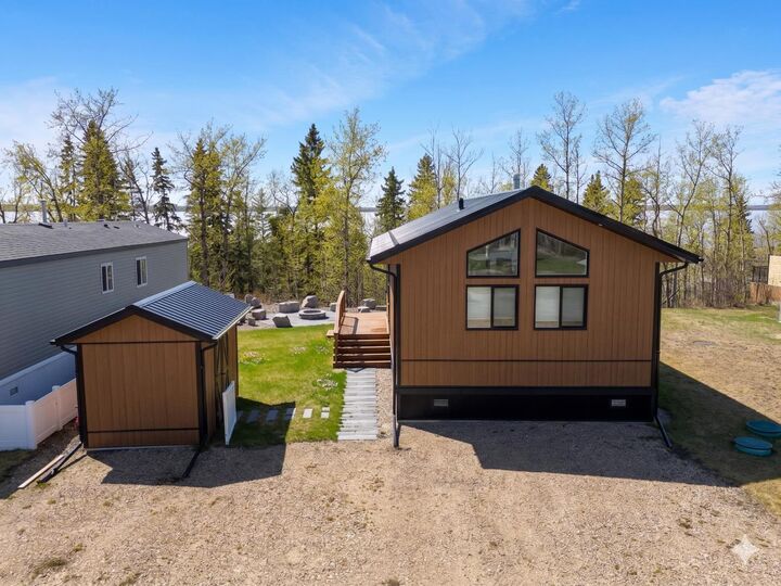 Property Photo: 41310 Range Road 282 111 AB T4L 2N3
