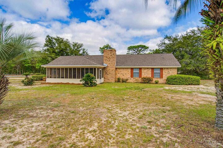 Property Photo:  6568 Yellow Hill Dr  FL 32583 