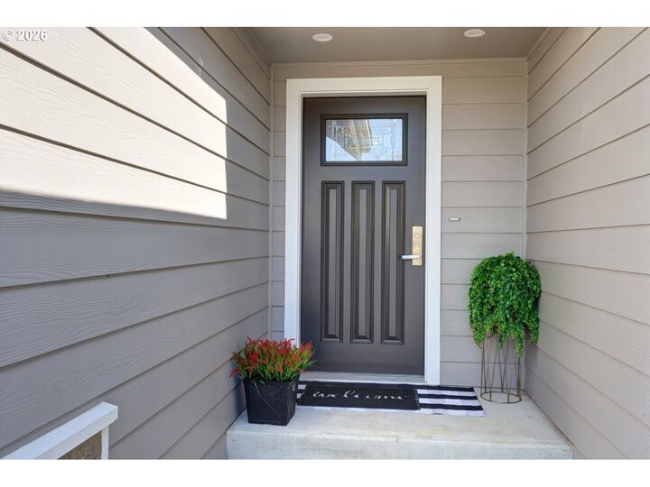 Property Photo: 35692 Bella Ridge Loop OR 97103