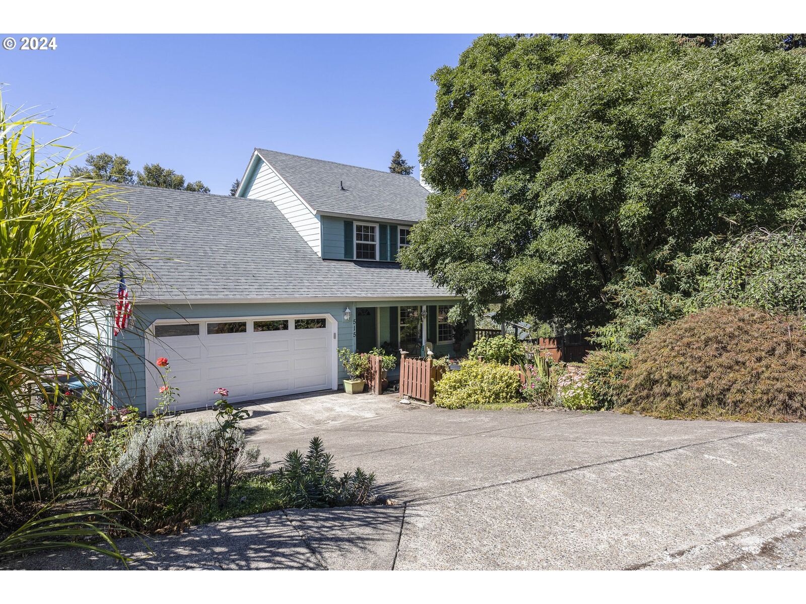Property Photo:  515 SE Palmer Ln  OR 97114 