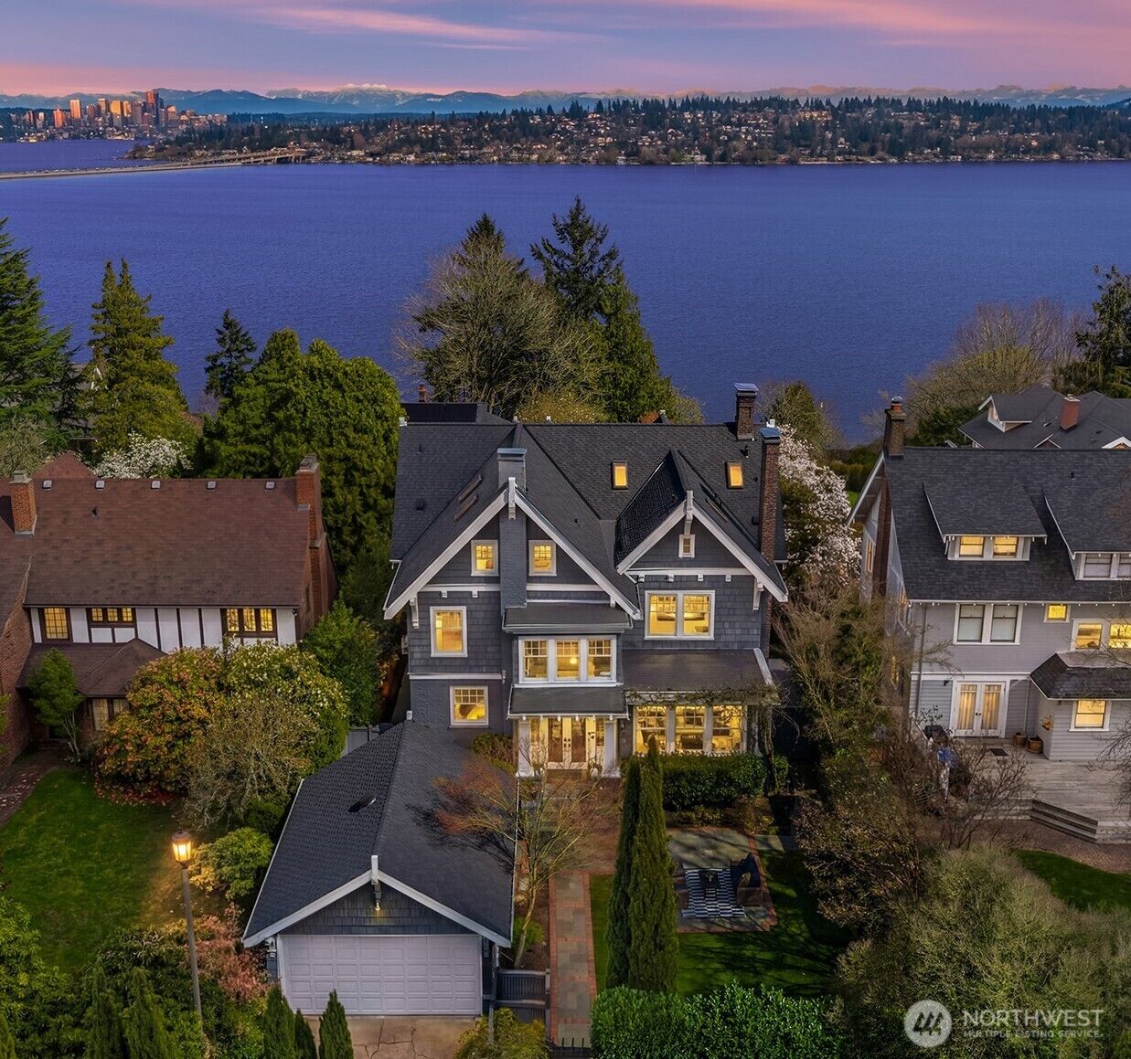 Property Photo: 2647 Cascadia Avenue S WA 98144