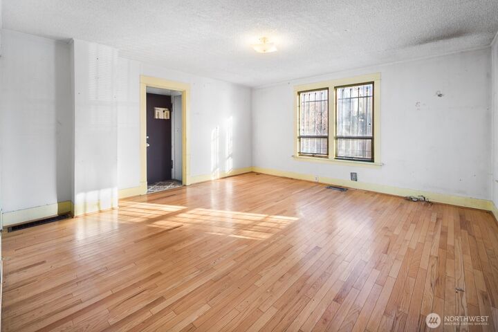 Property Photo:  3226 S Edmunds Street  WA 98118 