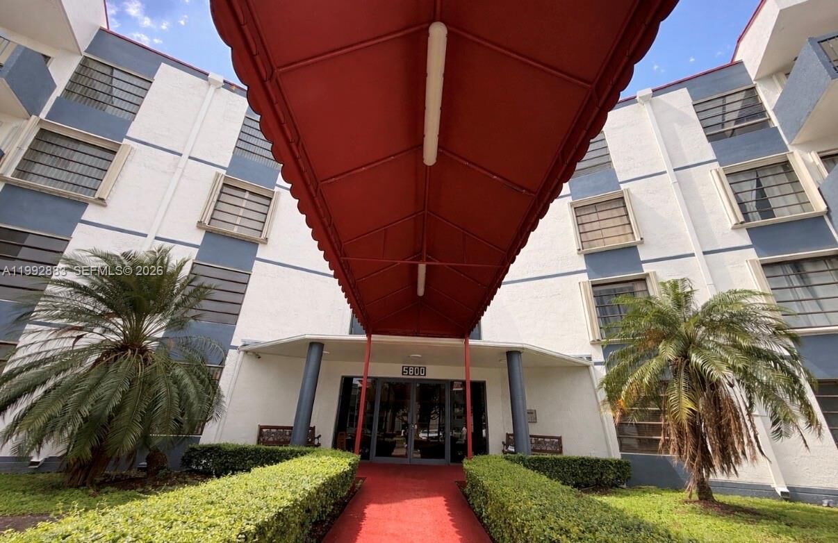 Property Photo: 5800 SW 127 Ave 2120 FL 33183