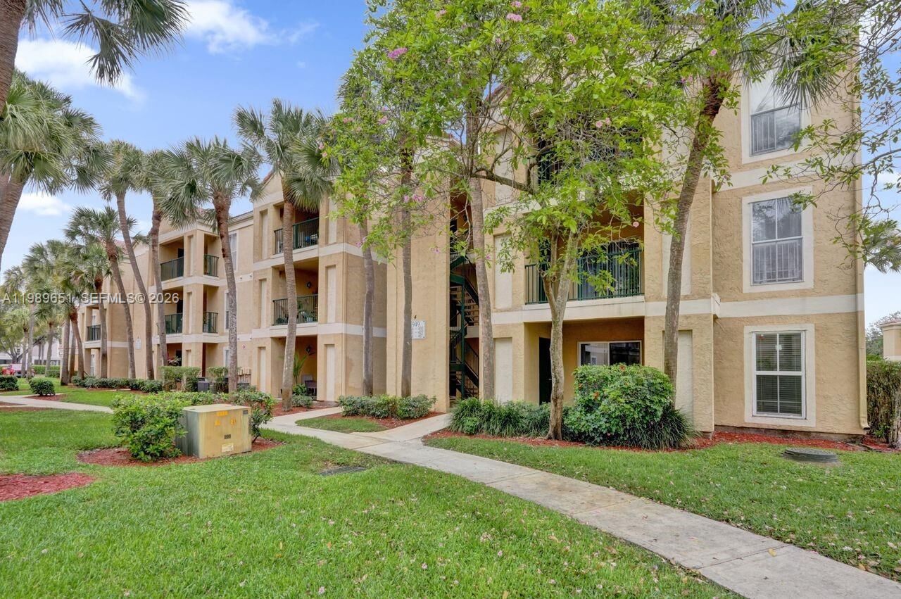 Property Photo:  949 Riverside Dr 417  FL 33071 