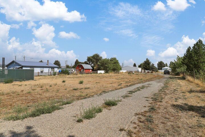 Property Photo:  3104 N. N Barker Rd  WA 99027 