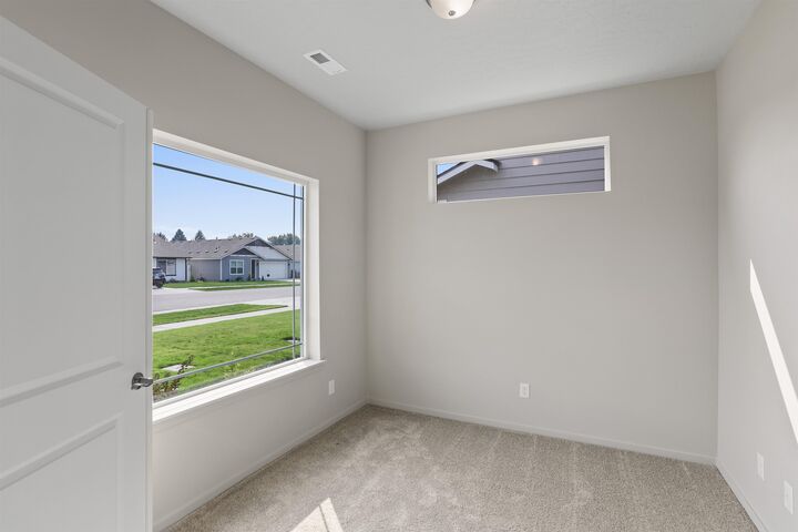 Property Photo:  505 N Arc Ct  WA 99016 