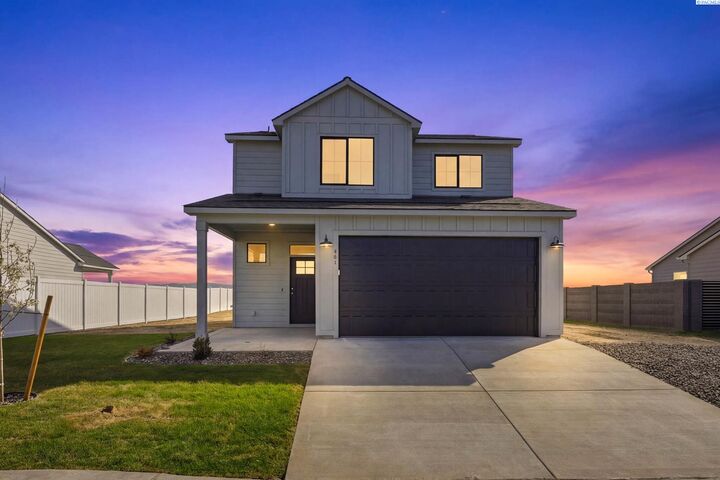 Property Photo:  404 Amberly Ave  WA 99390 