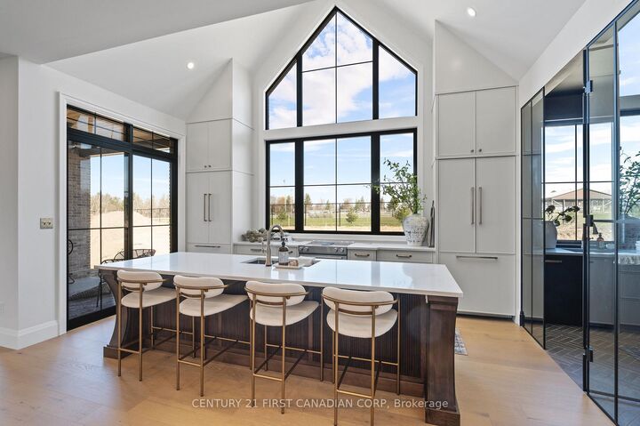 Photo de la propriété:  216 Foxborough Place  ON N0M 2P0 