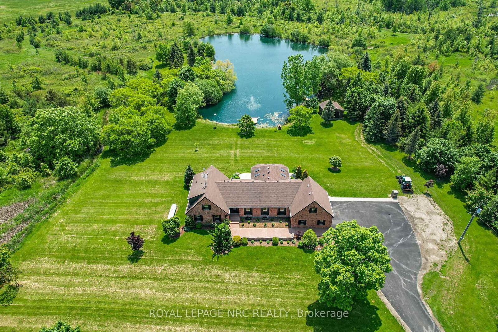 Property Photo: 2021 Victoria Avenue ON L0S 1C0