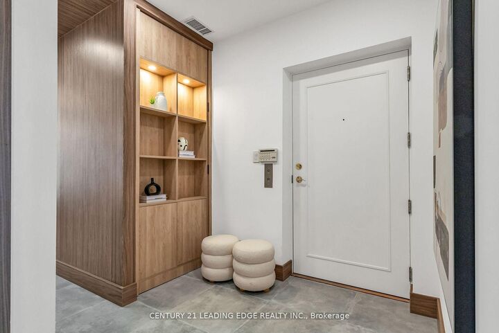 Property Photo:  1 Watergarden Way 208  ON M2K 2Z7 