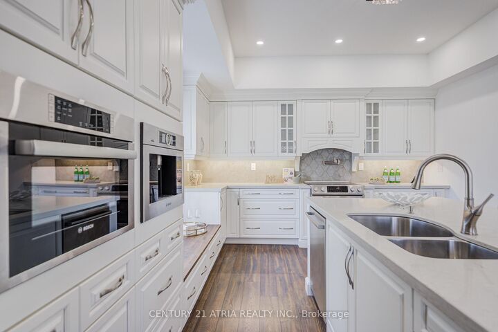 Property Photo:  27 Denlow Boulevard  ON M3B 1P5 