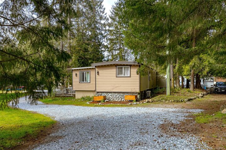 1383 Carlton Dr — photo 1