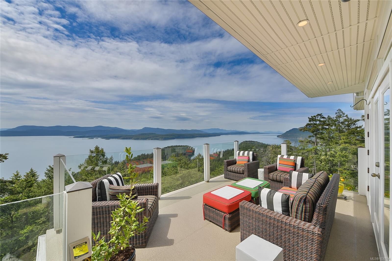 V0n 3 bed Mayne Island home for sale: 356 East West Rd, Mayne Island, BC ...