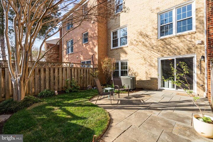 Property Photo:  10447 Red Granite Terrace  VA 22124 