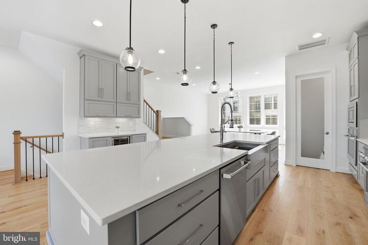 Property Photo: 20230 Taft Terrace VA 20147