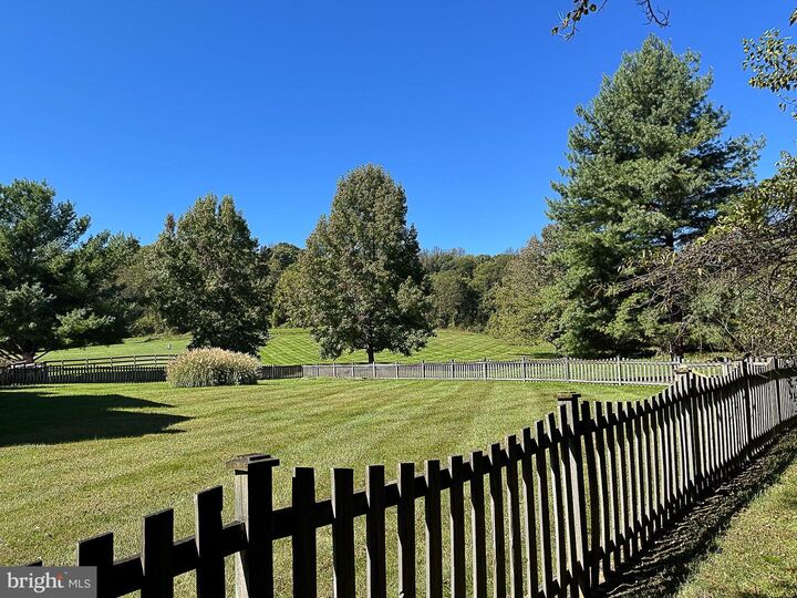 Property Photo:  35940 Birch Hollow Lane  VA 20132 