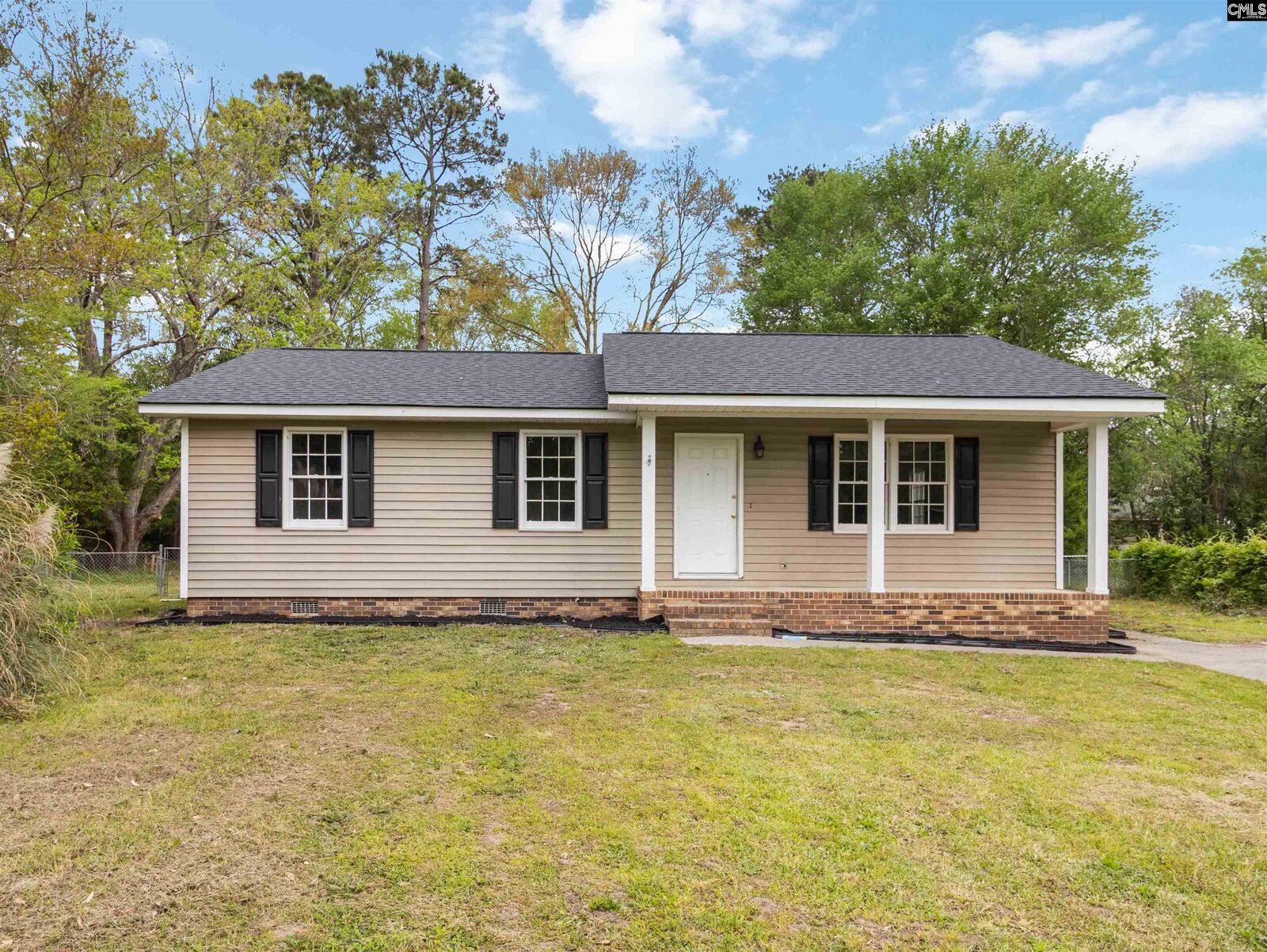 Property Photo:  221 Farringdon  SC 29073 