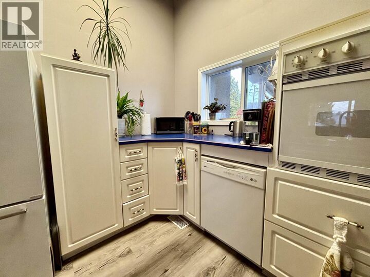 Property Photo: 863 Lahakas Boulevard 16 BC V8C 1V1