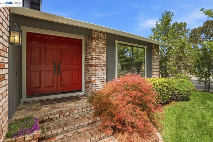 Property Photo:  2513 Chateau Way  CA 94550 