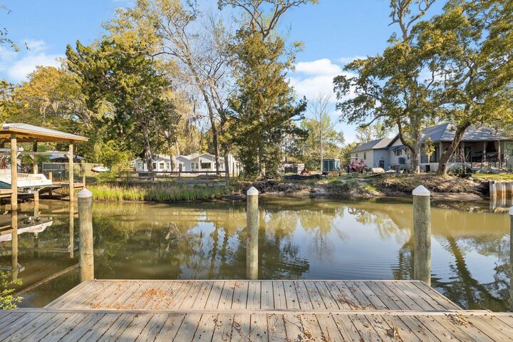 Property Photo:  2015 W Hewett Road  FL 32459 
