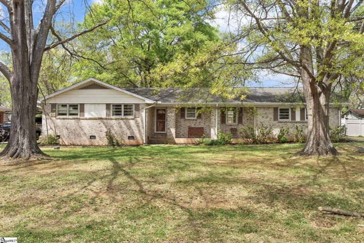 Property Photo:  310 Rosewood Circle  SC 29662 