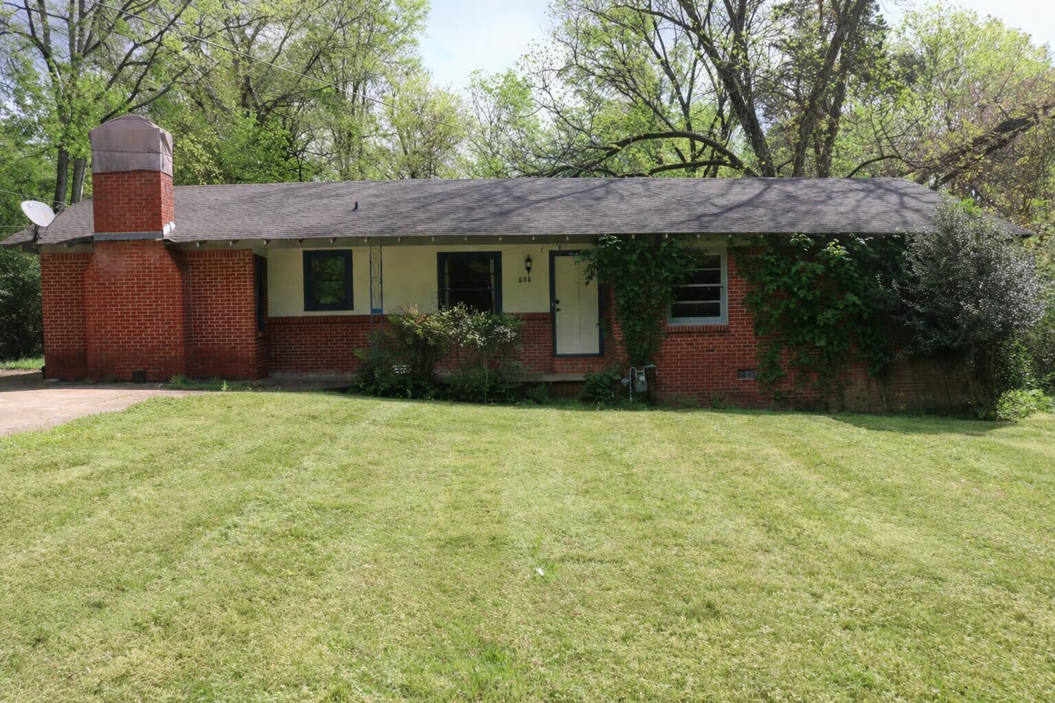 Property Photo:  606 Lakeview Drive  MS 39759 